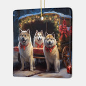 Akita Snowy Sleigh Ride Weihnachtsdekor Keramikornament (Links)