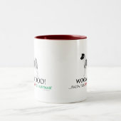 Akita-WeihnachtsTasse Zweifarbige Tasse (Mittel)