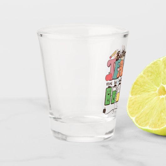 Akku des Lehrers Schnapsglas (Links)