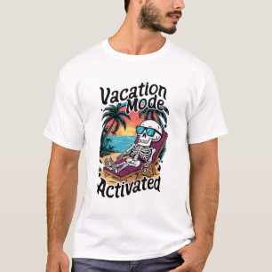 Aktivierter Urlaubsmodus Skeletton Beach Design T-Shirt