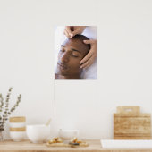 Akupunktur. Akupunkturist, der eine Nadel einführt Poster (Küche)