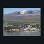 Akureyri, Island, Panorama Postkarte<br><div class="desc">"Akureyri, Island, Panorama" von Catherine Sherman. Akureyri, eine Stadt im Norden Islands, liegt am Fuße des Eyjafjörður Fjord. Es ist die fünftgrößte Stadt Islands und ist von Bergen umgeben. Akureyri, die Hauptstadt von Nord-Island, ist ein wichtiger Hafen und Fischereizentrum. Das Gebiet ist aufgrund seiner geographischen Lage relativ mild, und der...</div>