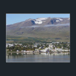 Akureyri, Island, Panorama Postkarte<br><div class="desc">"Akureyri, Island, Panorama" von Catherine Sherman. Akureyri, eine Stadt im Norden Islands, liegt am Fuße des Eyjafjörður Fjord. Es ist die fünftgrößte Stadt Islands und ist von Bergen umgeben. Akureyri, die Hauptstadt von Nord-Island, ist ein wichtiger Hafen und Fischereizentrum. Das Gebiet ist aufgrund seiner geographischen Lage relativ mild, und der...</div>