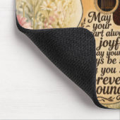Akustische Gitarre mit Forever Young Text Mousepad (Ecke)