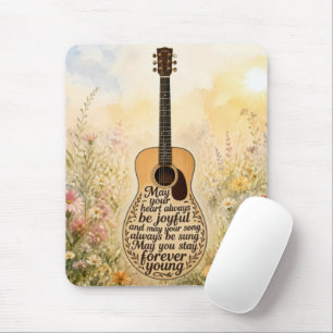 Akustische Gitarre mit Forever Young Text Mousepad