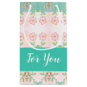 Akzent des rosa Blumenmusters Kleine Geschenktüte (Rückseite)