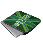 Akzent Grün Behalt Calm und Ihr Text Union Jack Laptopschutzhülle (Vorne Knopf)