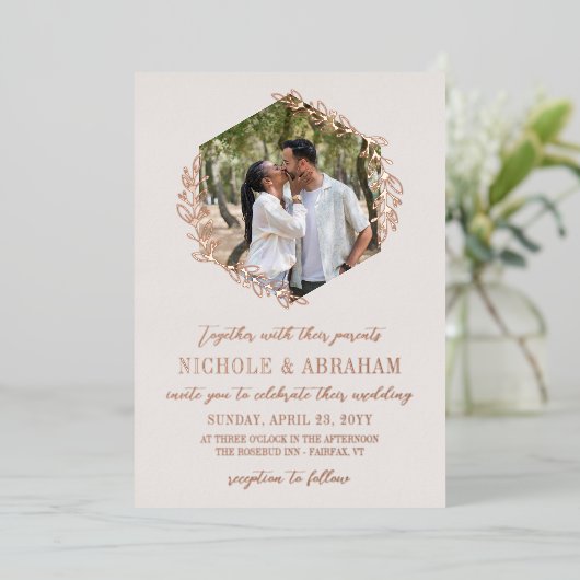 Alabaster Hexagon Rose Gold Wreath Foto Wedding Folieneinladung (Stehend vorne)