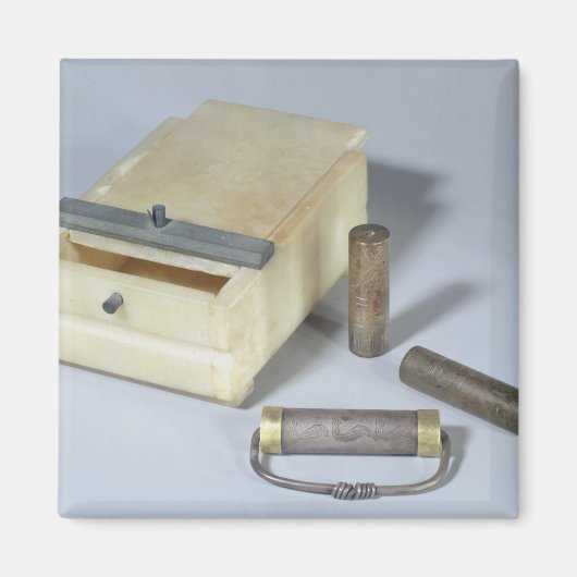 Alabaster- und Bronze- und Silberzylinder, Siegel Magnet (Vorne)