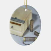 Alabasterkasten- und -bronze- und keramikornament (Rechts)