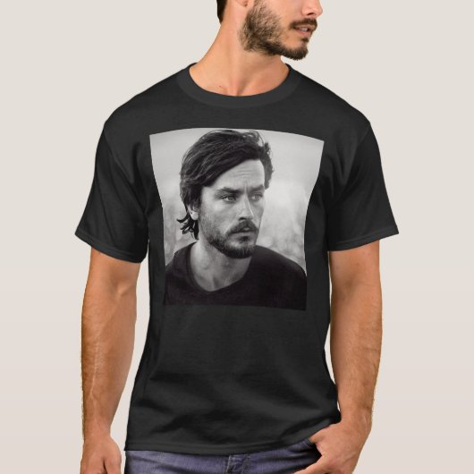 Alain Delon mit klassischem Bart-T - Shirt (Vorderseite)