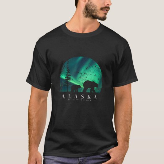 ALASKA Bear with Aurora Borealis Swea T-Shirt (Vorderseite)