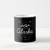 Alaska-Berge rufen mich an, ich muss Mono Dark Kaffeetasse (Mittel)