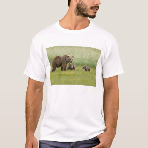 Alaska-Braunbär-Weibchen und drei Junge, Ursus T-Shirt