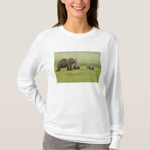 Alaska-Braunbär-Weibchen und drei Junge, Ursus T-Shirt
