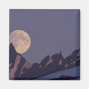 Alaska, Chugach Mountains Vollmond steigt auf Magnet
