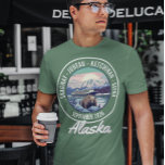 Alaska Cruise Date Cities Ship Einschiffen T-Shirt<br><div class="desc">Sie können den Stil dieses Shirts ändern, indem Sie Mehr > unter der Option Stil auswählen. Es kann personalisiert sein, in dem Bereich bereitstellen oder anpassen, indem Sie den Klick, um weitere Option anpassen und den Namen, Initialen oder Wörter ändern. Sie können auch die Textfarbe und den Textstil ändern oder...</div>