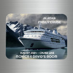 Alaska Kreuzfahrtschiff auf dem Personalisierten O Magnet<br><div class="desc">Dieses Design kann in dem Bereich personalisiert werden, der durch das Ändern des Fotos und/oder Textes zur Verfügung gestellt wird. Sie können auch angepasst werden, indem Sie auf Vorlage personalisieren klicken und dann auf die Schaltfläche klicken, um weitere Optionen anzupassen, um die Hintergrundfarbe zu löschen oder zu ändern, Text hinzuzufügen,...</div>