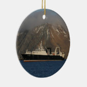 Alaska-Ozean, Fabrik-Schleppnetzfischer in Alaska Keramikornament (Rechts)