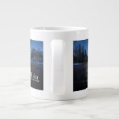 Alaska tanzt im Mondlicht Jumbo-Tasse (Rückseite)