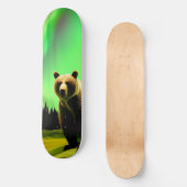 Alaskan Grizzly Bear und Green Aurora Borealis Skateboard (Vorderseite)