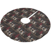 Alaskan Malamute am Feuerplatz Weihnachten Polyester Weihnachtsbaumdecke (Schrägansicht)