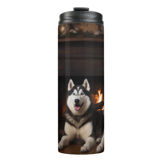 Alaskan Malamute am Feuerplatz Weihnachten Thermosbecher (Vorderseite)