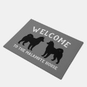 Alaskan Malamute Dog Silhouetten Custom Fußmatte (Schrägansicht)