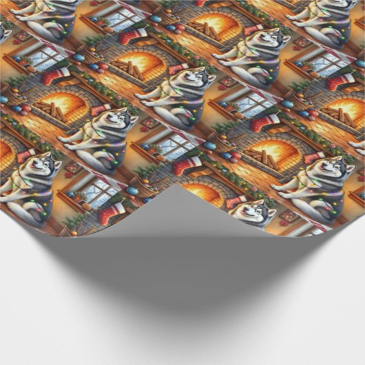 Alaskan Malamute Fireplace with Christmas Lights Geschenkpapier (Ecke)