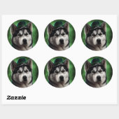 Alaskan Malamute Hund in St. Patrick's Day Dress Runder Aufkleber (Blatt)