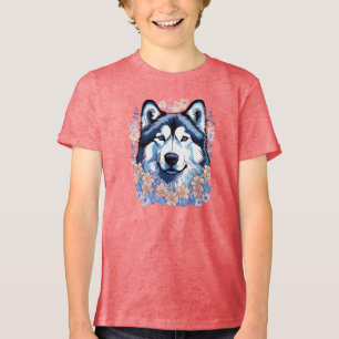 Alaskan Malamute Hund umgeben von Vergissmeinnicht Tri-Blend Shirt