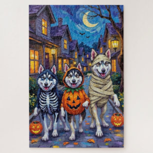 Alaskan Malamute Hunde beim Trick-or-Treat an Hall Puzzle