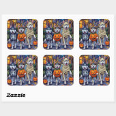 Alaskan Malamute Hunde Trick-or-Treating Halloween Quadratischer Aufkleber (Blatt)