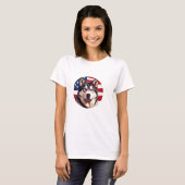 Alaskan Malamute mit amerikanischer Flagge T-Shirt (Vorne ganz)