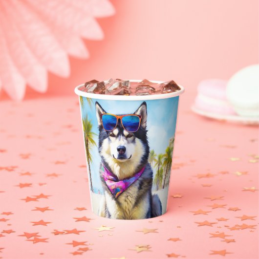 Alaskan Malamute on Beach, Sommergeschenk Pappbecher (Insitu)