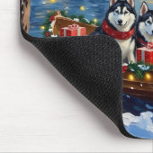 Alaskan Malamute Weihnachtsboot Urlaub Mousepad (Ecke)