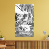 Alaskan Woman Making Snowschuhe Fotografie Leinwanddruck (Insitu (Wohnzimmer))