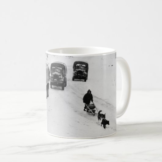 Alaskische Dogsled u. Armee-LKWs Kaffeetasse (VorderseiteRechts)