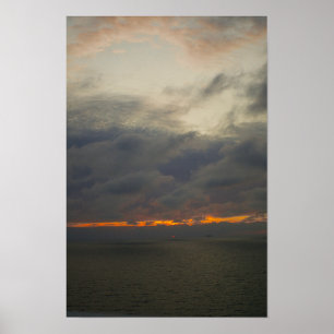 Alaskischer Sonnenuntergang - Wolken über dem Meer Poster