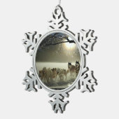 Alaskisches heiseres Hundeschlitten-Rennen Schneeflocken Zinn-Ornament (Rechts)