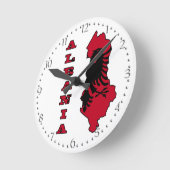 Albanian Flag in Outline Map of Albania Runde Wanduhr (Winkel)
