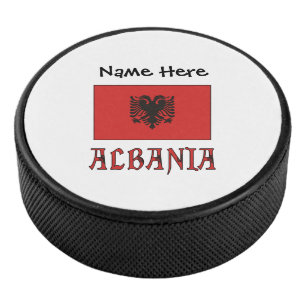 Albanien und albanische Flagge mit Ihrem Namen Hoc Eishockey Puck