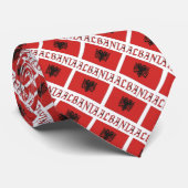 Albanien und die albanische Flagge mit Ihrem Namen Krawatte (Gerollt)