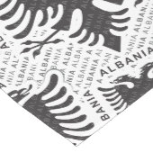 Albanische Flagge 3 Mittelgroßer Tischläufer (Ecke)