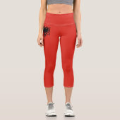 albanische Flagge Capri Leggings (Vorderseite)