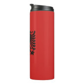 Albanische Flagge überall Thermosbecher (Nach rechts gedreht)
