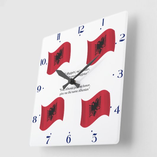 Albanische Flagge und Motto Quadratische Wanduhr (Winkel)