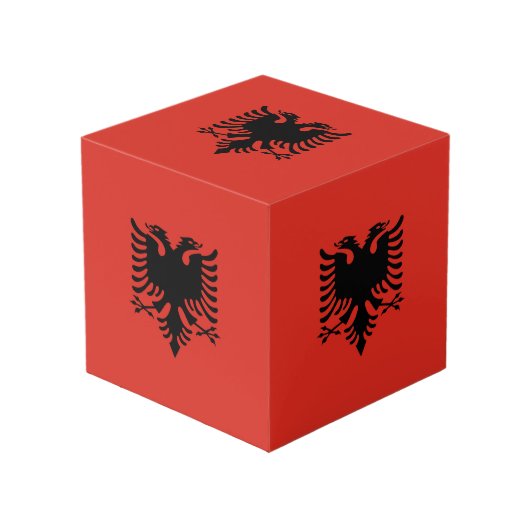albanische Flagge Würfel (Vorderseite Schrägansicht)