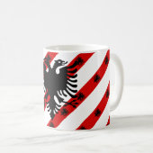 Albanische Streifenflagge Kaffeetasse (VorderseiteRechts)