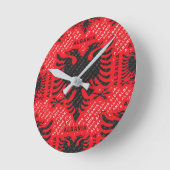 Albanisches Muster 2 Runde Wanduhr (Winkel)